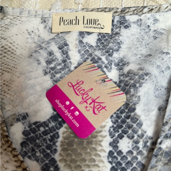 Peach Love California snake print flowy boho top NWT - Picture 5 of 8